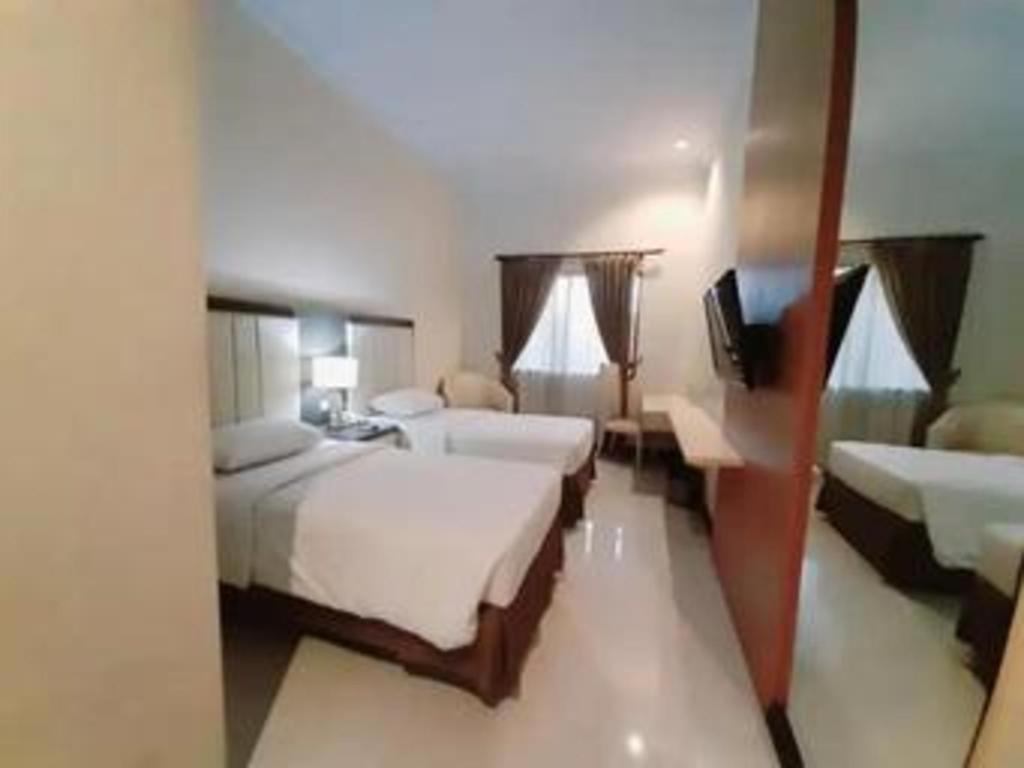 Bella Hotel Surabaya Exterior foto